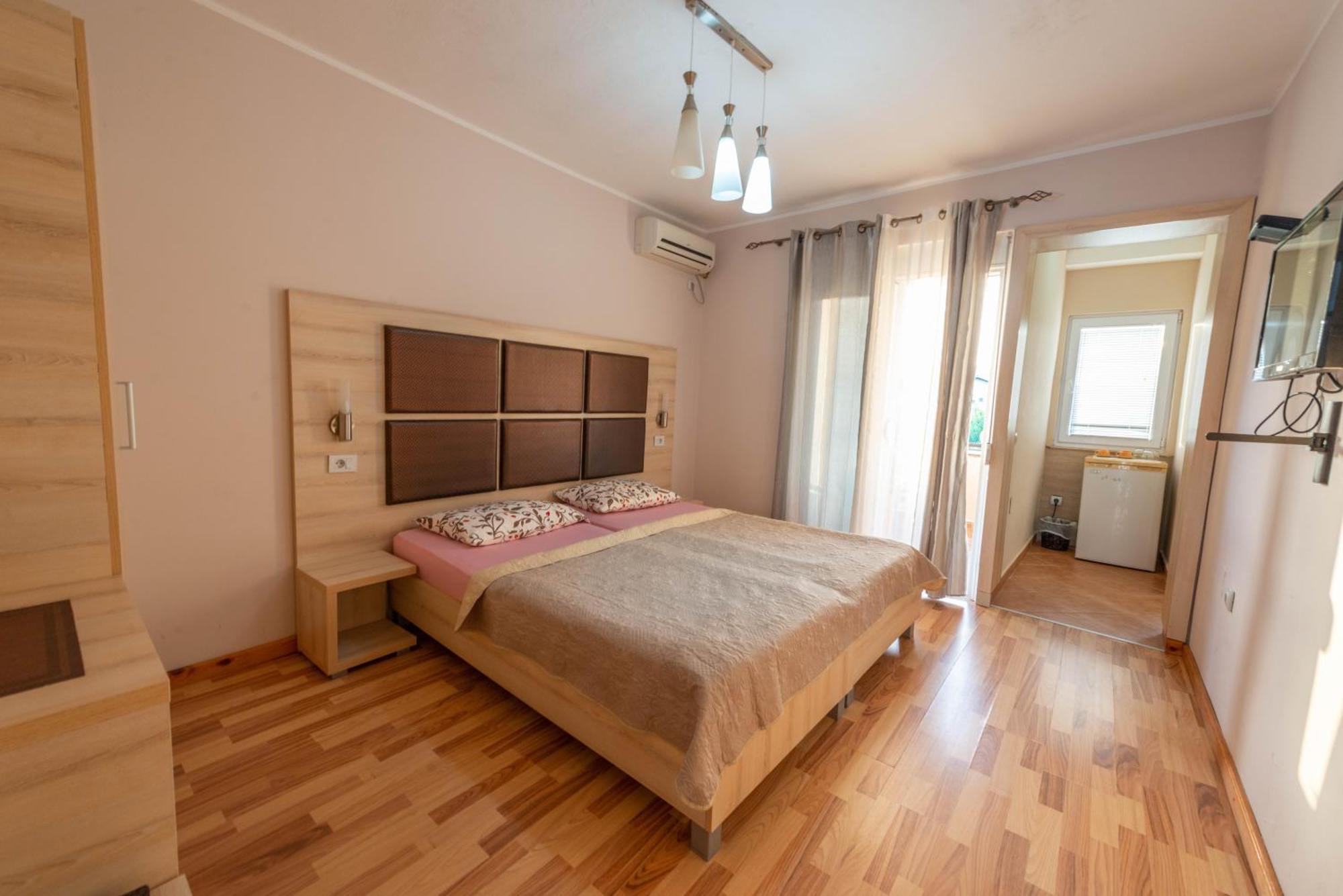Hotel La Hacienda à Ulcinj Extérieur photo